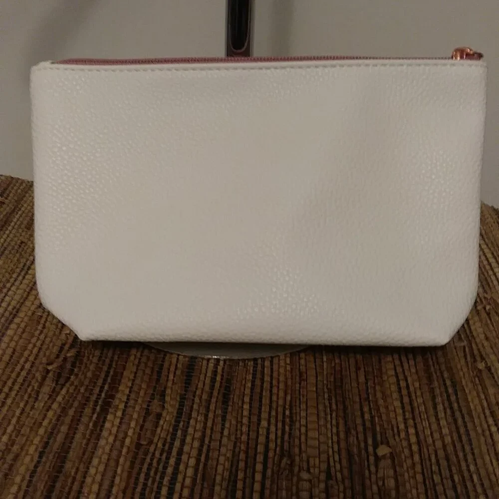 White Embossed Leather Clutch w/ Gold Heart Logo 💖 NWOT